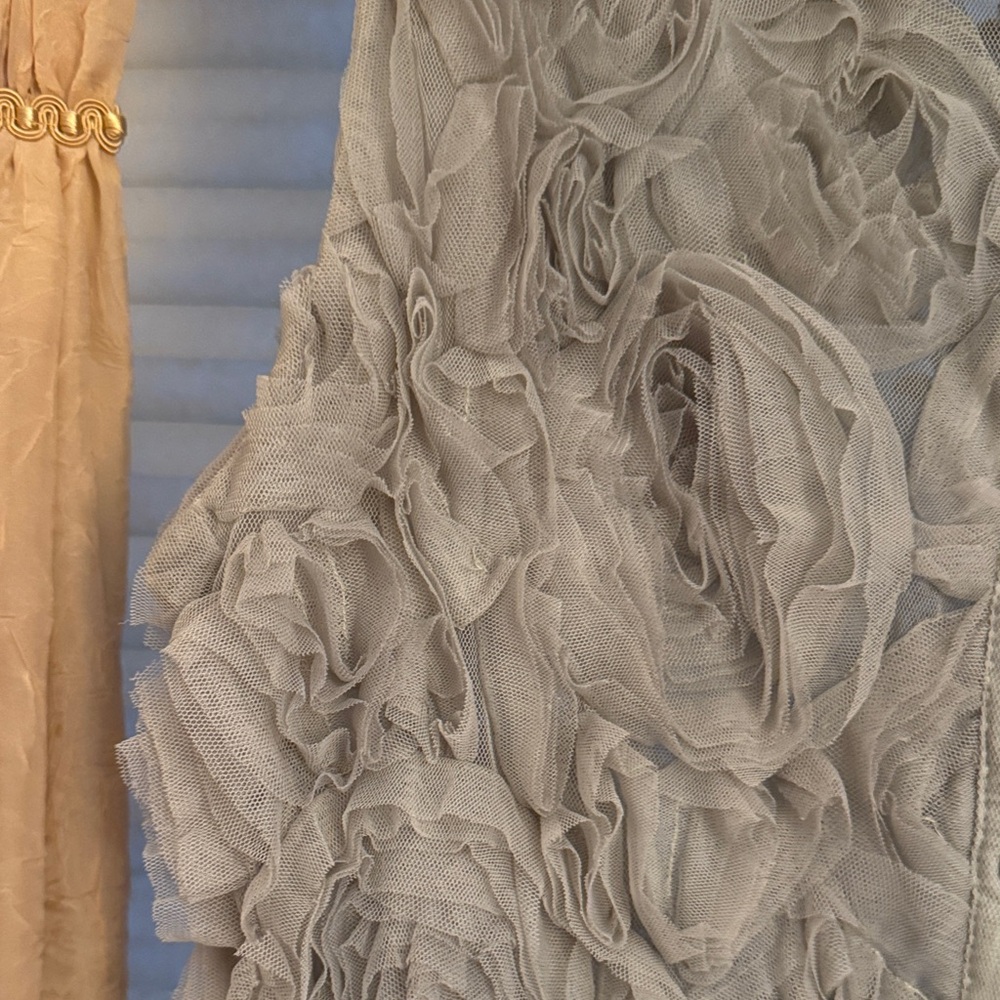Rose Textured Mesh Shell Blouse - Picture 7 of 7
